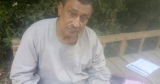 بالصور.. "علشان تبنيها" بأسوان تجمع توقيعات المواطنين لدعم ترشح السيسى