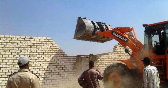 بالصور ..إزالة 18 حالة تعدى على أملاك الدولة بسوهاج