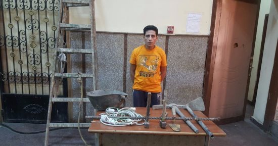 سقوط سائق ونجار أثنا تنقيبهم عن الآثار داخل عقار بالسيدة زينب