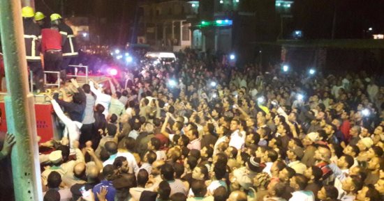 بالفيديو والصور.. الآلاف فى كفر الشيخ يودعون شهيدى العمليات الإرهابية بسيناء