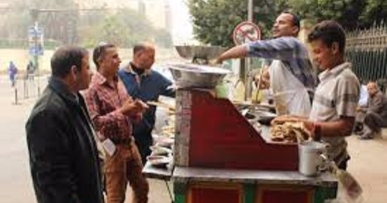 فى اليوم العالمى للقضاء على الفقر ..5 حاجات بيحسدوا الفقرا عليها أهمها عربية الفول