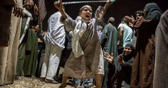 "طفل المولد الراقص".. حدوتة عنوانها أمك هى جمهورك الوحيد