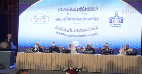 فى مؤتمر هيئات الإفتاء بالعالم.. الإمام الأكبر: الهجوم على الأزهر يتزامن مع مطالب بإباحة الشذوذ ومساواة المرأة والرجل فى الميراث وزواج المسلمة بغير المسلم.. وأمين رابطة العالم الإسلامى: ضبط الفتوى يحتاج قانون 
