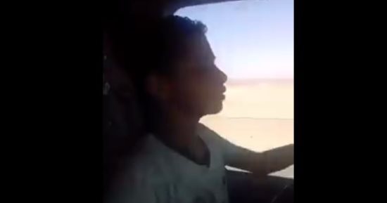 تداول فيديو لطفل يقود سيارة نقل ثقيل على أحد الطرق السريعة