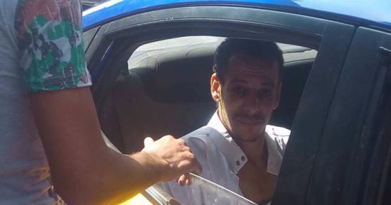 الأهالى يضبطون لصًا يسرق التليفونات المحمولة فى بنى سويف
