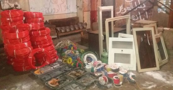 ضبط ربة منزل تقود تشكيلا عصابيا لسرقة الأسلاك الكهربائية بمدينة بدر