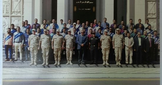 طلاب الأزهر يقفون دقيقة حدادا على شهداء الوطن فى زيارة للكلية الحربية
