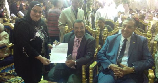 توقيع مشايخ الصوفية ومريدي "إبراهيم الدسوقي" على استمارة " علشان تبنيها "