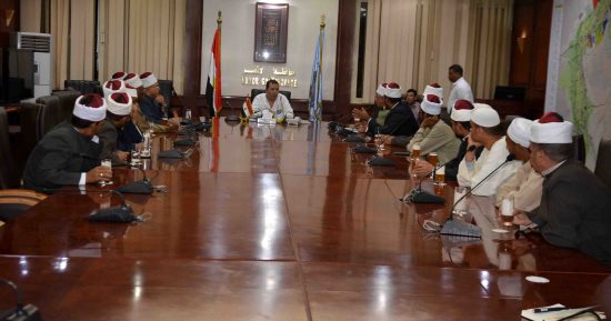 بالصور.. محافظ الأقصر يلتقي بأئمة ودعاة الأوقاف لبحث مشكلاتهم