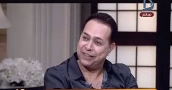 بالفيديو..حكيم: "عملت مسرح فى البلد بعربة كارو".. وغنائى بمسرح الأولمبيا حلم حياتى