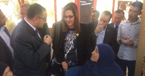 هالة السعيد خلال زيارة "النداء": "لماذا لا تكون قنا مدينة المشغولات اليدوية" 