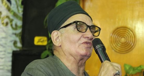 بالفيديو والصور.. زوار مولد الدسوقى ينشدون قصيدة فى حب الرئيس السيسي