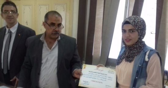 بالصور.. تعليم الشرقية تمنح جائزة لأوائل الثانوية العامة والأزهرية