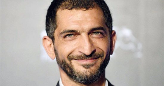 عمرو واكد يصور فيلما يروج للسياحة المصرية.. ويعلق: بلدنا يستحق الزيارة