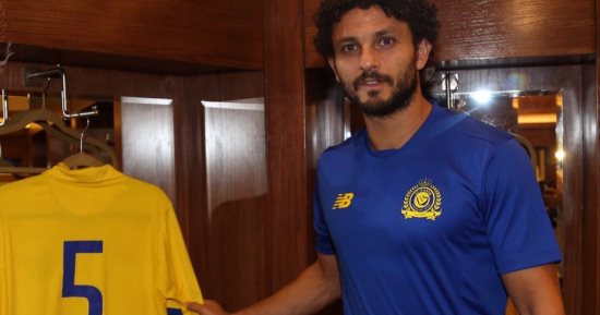شاهد.. خطأ فادح لحسام غالى مع النصر يتسبب فى هدف