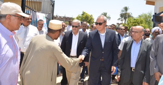 ماذا فعل محافظ قنا فى مشكلة ضعف المياه ببعض قرى ونجوع المحافظة؟