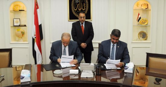 محافظ القليوبية يوقع بروتوكول تعاون مع الجهاز المركزى للتعمير لرصف الطرق