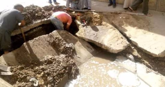 إصلاح هبوط أرضى مفاجئ فى قرية ميت الخولى بدمياط