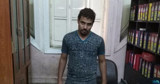 ضبط عامل يصنع الملابس العسكرية ويقلد العلامات التجارية فى الدرب الأحمر