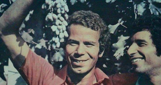 شاهد .. سيلفى حسن حمدى رئيس الأهلى الأسبق مع "عنقود عنب" 