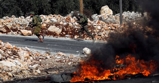 إصابة فلسطينيين فى مواجهات مع الاحتلال الإسرائيلى شرق قلقيلية