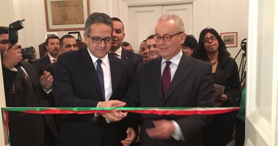 وزير الآثار والسفير الإيطالى يفتتحان معرضًا يروى مراحل اكتشاف أبو سمبل