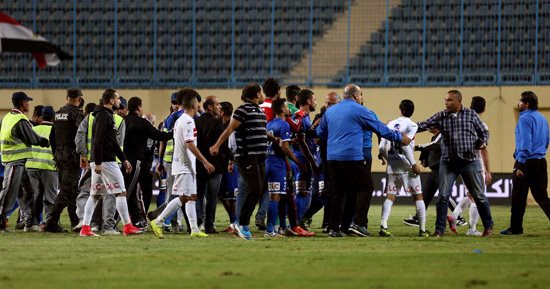بالفيديو.. خناقة بين جنش وحمدى زكى بعد الشوط الأول