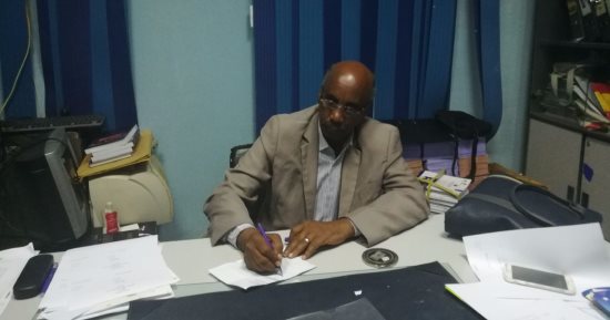 مدير معرض الخرطوم لـ"اليوم السابع": تزوير الكتب عادة لا تنقطع فى المعارض.. ونمنع مشاركة الكتب المسيئة للأديان.. واختيار  مصر ضيف شرف لأهميتها فى الوطن العربى.. ولم نصادر كتب نوال السعداوى والباز لكن منعناها