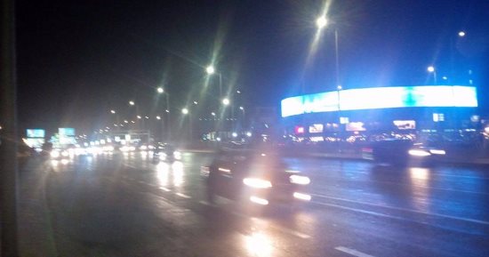 قارئ يناشد جهاز القاهرة الجديدة إنشاء كوبرى لحماية المارة أثناء عبورهم