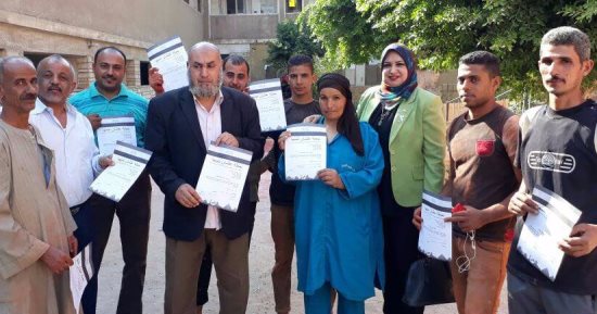 النائبة سولاف درويش تجمع توقيعات "علشان تبنيها" لترشيح السيسى لولاية ثانية