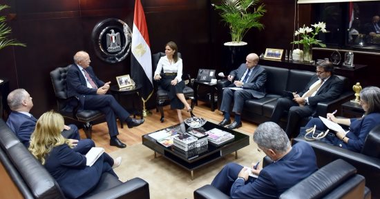 سحر نصر تبحث مع وزير خارجية البرتغال زيادة استثمارات بلاده فى مصر