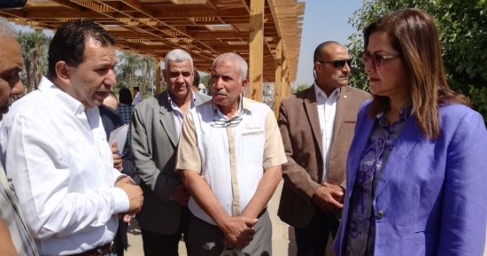 وزيرة التخطيط تتفقد مشروع إحياء طريق الكباش بالأقصر