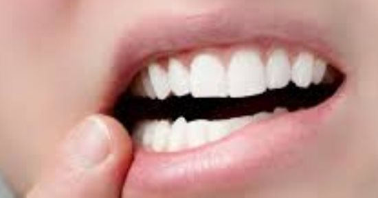 خلى بالك.. بكتيريا الفم تسبب اضطرابات الأمعاء