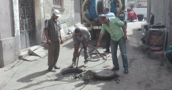 تكثيف أعمال الصرف الصحى وتطهير الشنايش بحى الجمرك فى الإسكندرية