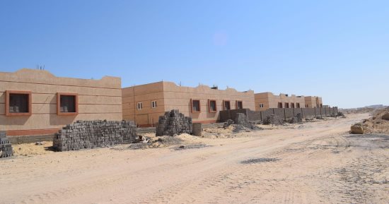 محافظ البحر الأحمر يطالب جهاز التعمير بالانتهاء من المساكن البديلة للعشوائيات