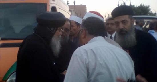 بالصور.. أسقف المنيا يشارك فى جنازة محمد حبشى شهيد الواحات على رأس وفد كنسى