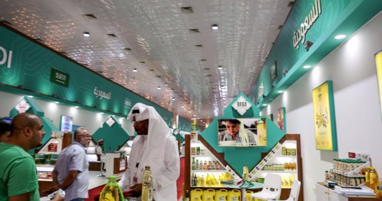 بالصور.. الرياض تعرض منتجاتها الغذائية بمعرض بغداد الدولى