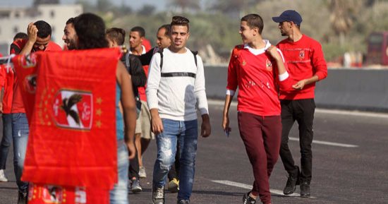 شاهد.. توافد جماهير الأهلي على ملعب برج العرب قبل مواجهة النجم الساحلى