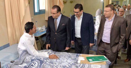 رئيس جامعة المنصورة يتفقد الخدمات الطبية بمستشفى الطوارىء والجامعة الرئيسى
