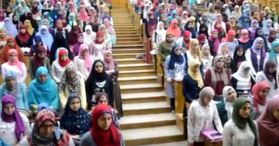 طلاب جامعة طنطا يقفون دقيقة حداد على أرواح شهداء الوطن
