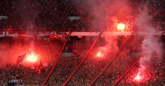 بالفيديو.. برج العرب يمتلئ بجماهير الأهلى فى حضور مجدى عبد الغنى