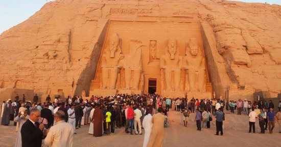 الآثار توضح سبب توحيد سعر تذاكر التصوير داخل معبد أبو سمبل للمصرى والأجنبى