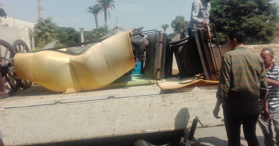 بالصور.. "الآثار" توضح حقيقة نقل منقولات على عربية "نصف نقل"