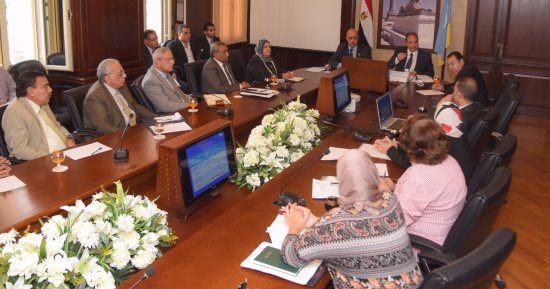 محافظ الاسكندرية يبحث توفير أكبر عدد ممكن من الوحدات السكنية الاقتصادية