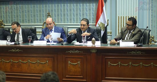 بالصور.. برلماني لوزير الاتصالات: شركات المحمول تتلاعب بالوزارة.. والشارع غاضب
