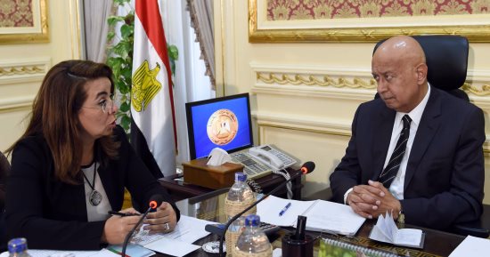 رئيس الوزراء يستعرض مع وزيرة التضامن برنامج الحماية لذوى الإعاقة 