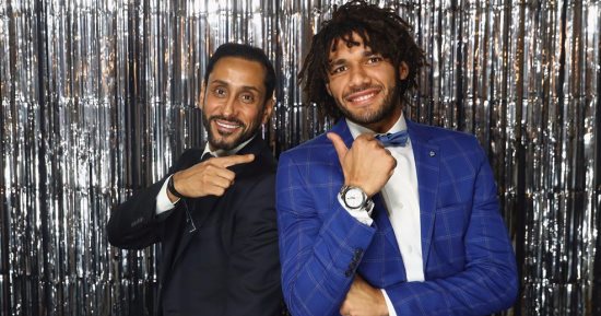 فيفا يداعب محمد الننى وسامى الجابر قبل توزيع جوائز "الأفضل فى العالم"