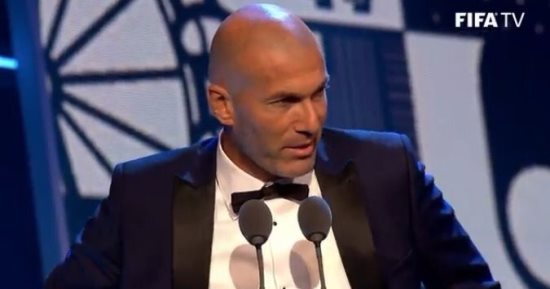 زيدان: جائزة أفضل مدرب فى عالم مجنونة.. وأشكر ريال مدريد على تدريب النجوم