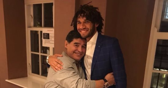 مارادونا يحتضن الننى بعد حفل الفيفا لتوزيع جوائز الأفضل فى العالم