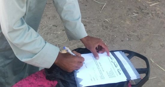 بالصور.. أهالى الأقصر يواصلون توقيع "علشان تبنيها" لدعم ترشح السيسي